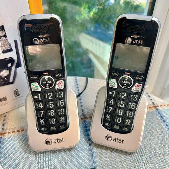 AT&T 4 Handset Cordless Phone Answering System CL82415 - Picture 5 of 14